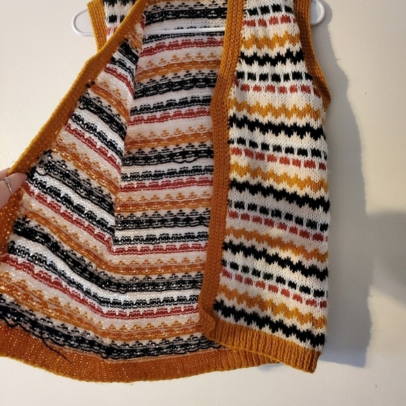 Womens 70's Earthtoned hand knitted vest - Picture 9 of 16